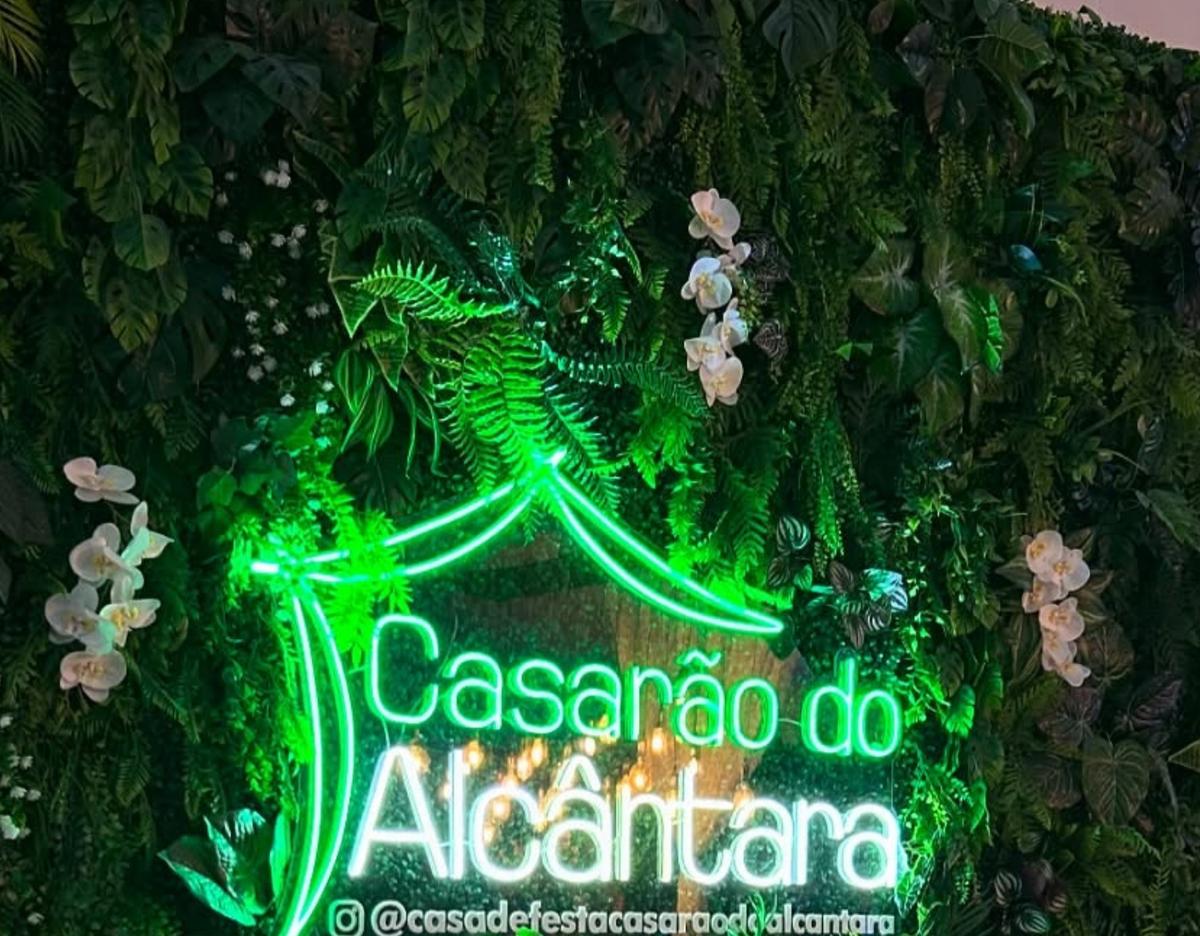 Letreiro neon Casarão do Alcântara
